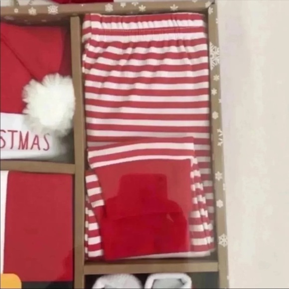 (NWT) Santa “My 1st Christmas” 4 Piece Baby Holiday Set, 0-6 Months - Picture 5 of 8